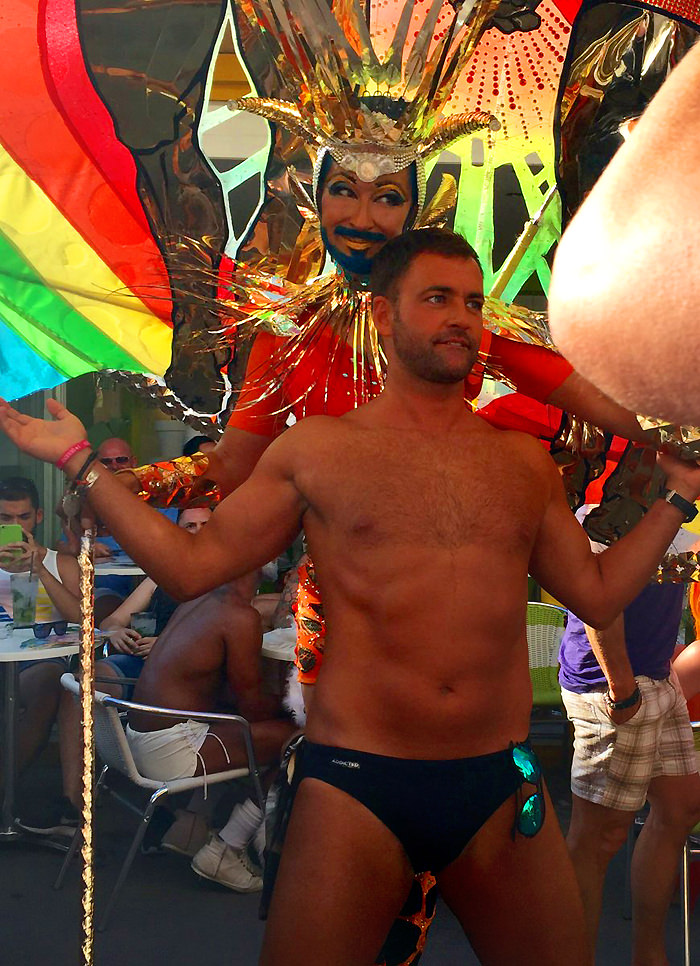 Gay Pride Maspalomas 2016 Drag Ybridex dbut de Parade au Riu